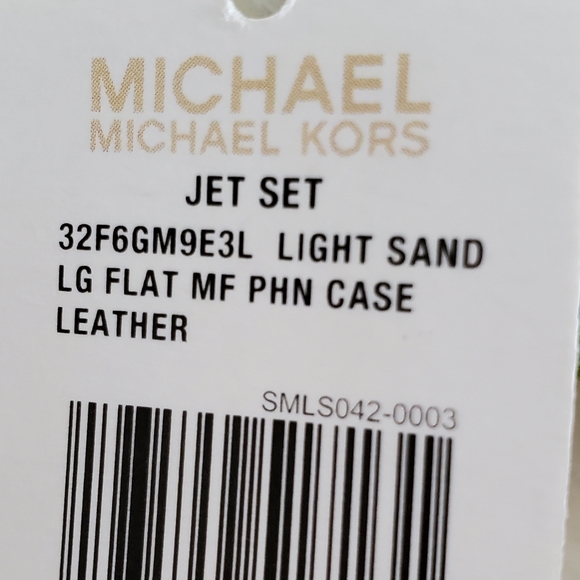 MICHAEL KORS WALLET/PHONE CASE - Picture 9 of 15